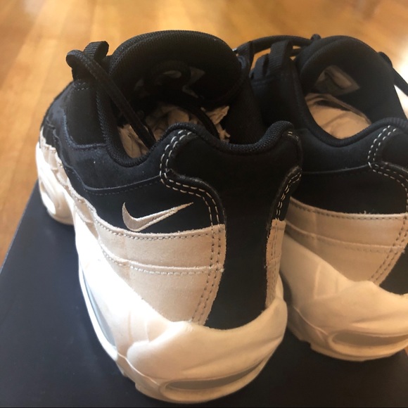 Nike Women's Air Max 95 Premium Running - Picture 2 of 12